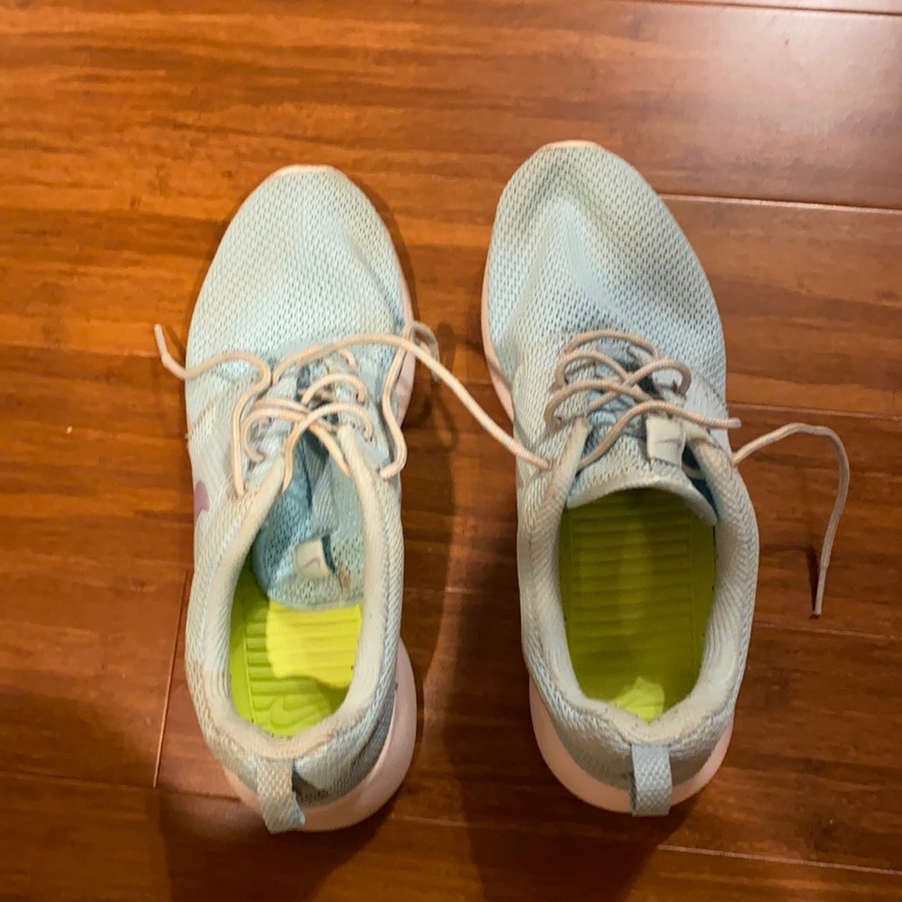 Nike Women’s Roche Sneakers Size 9, blue